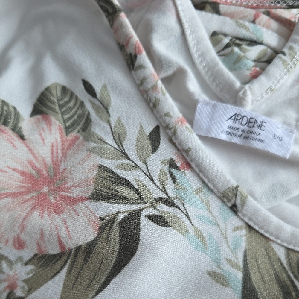 2/20$ Ardene Pastel Floral Top, Soft Girl / Coquette Aesthetic - size L - Picture 9 of 13